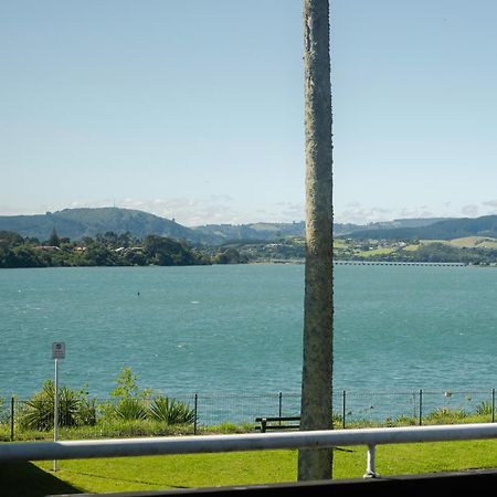 Мотель The Tauranga On The Waterfront Екстер'єр фото